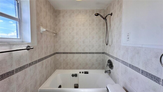 Building Photo - 7825 NE Bayshore Ct