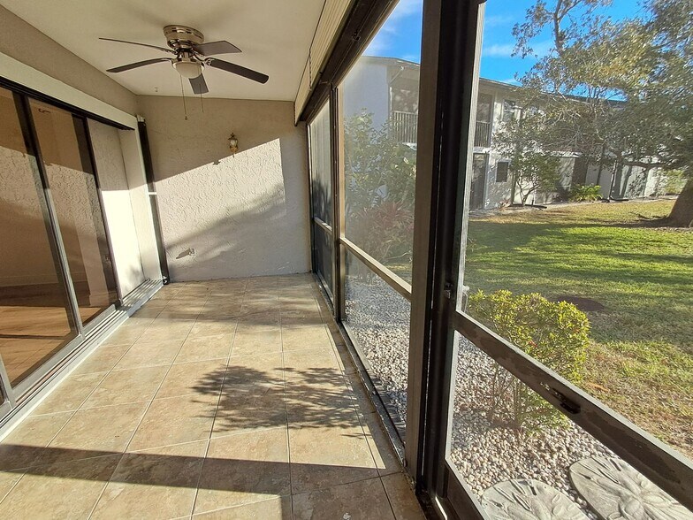 Building Photo - 2/2 Condo Off of McGreggor $500 OFF FIRST MONTH