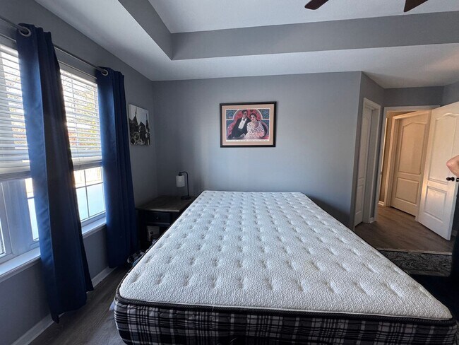 Building Photo - 3 Bedroom Home Furnished or unfurnished available