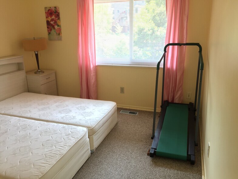 Bedroom 1 - 129 Baywood Ave