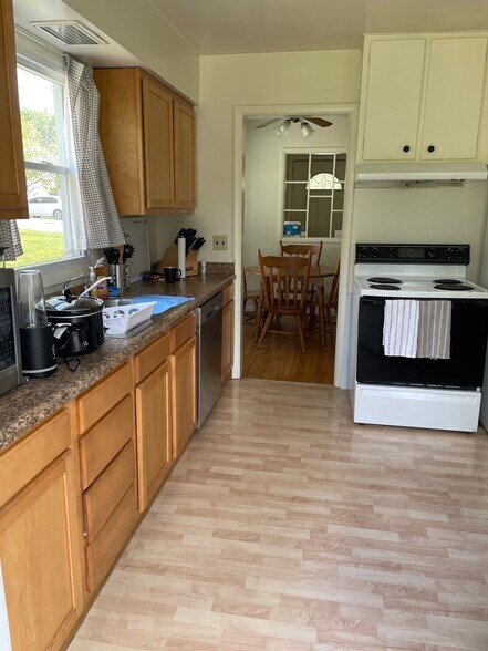 Building Photo - 425 E Wylie St