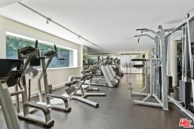 Building Photo - 1131 Alta Loma Rd