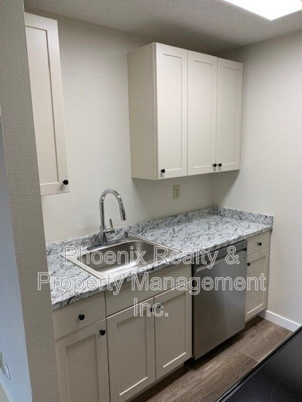 Building Photo - 3150 Iris Ave