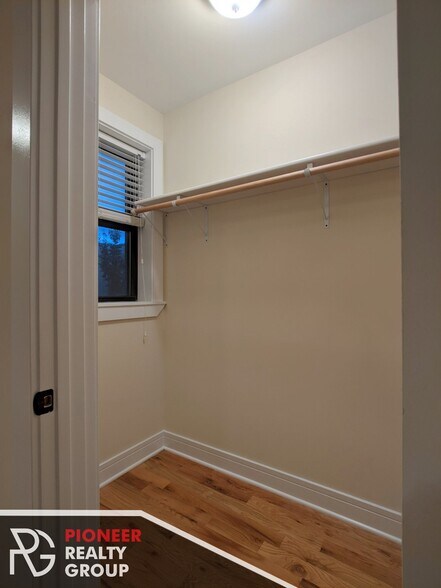 Building Photo - 4542 N Damen Ave