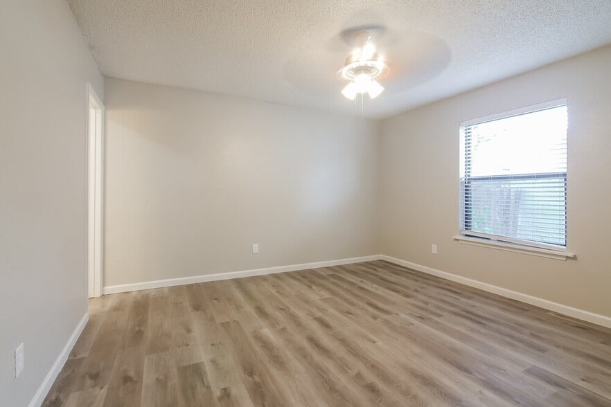 Building Photo - 933 Lemontree Dr