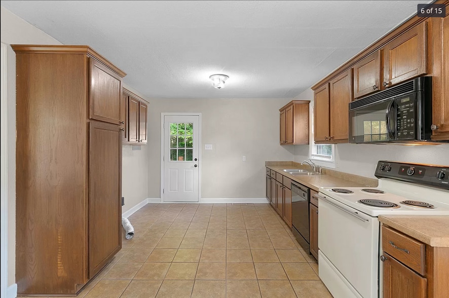 Building Photo - 140 Summar Dr