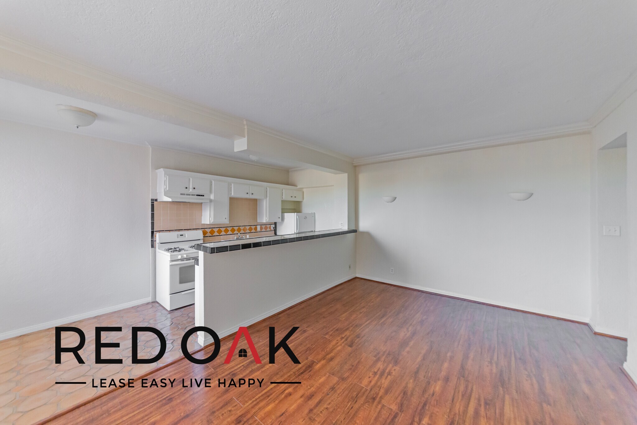 Building Photo - 5640 Franklin Ave