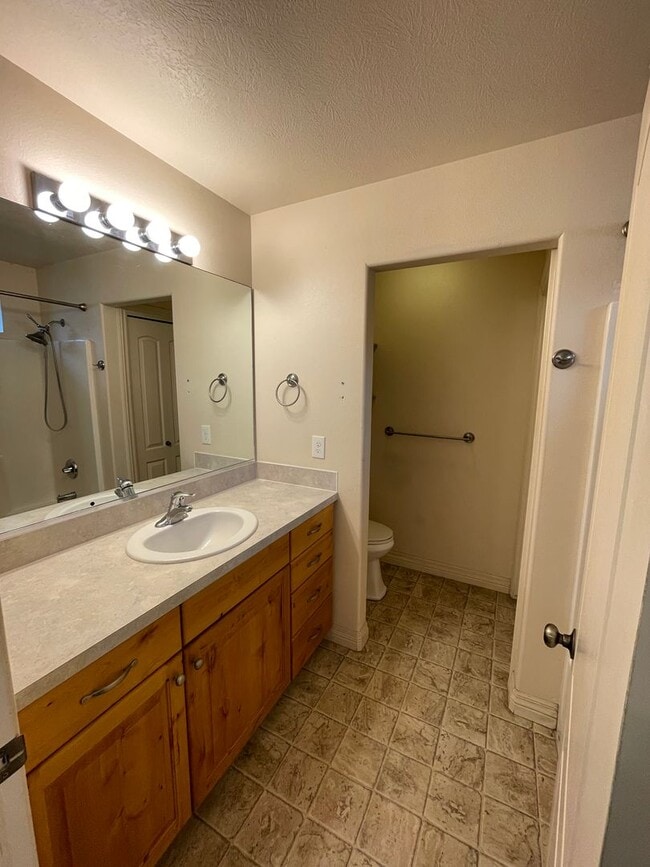 Building Photo - Amazing Home in Rexburg Idaho!