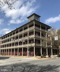 Building Photo - 11 N Beaver St