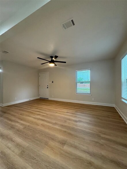 Building Photo - 728 Hilltop Cir