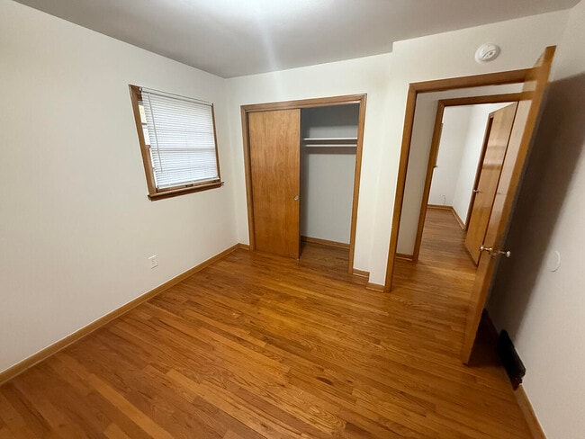 Building Photo - 2102 Woodlea Dr