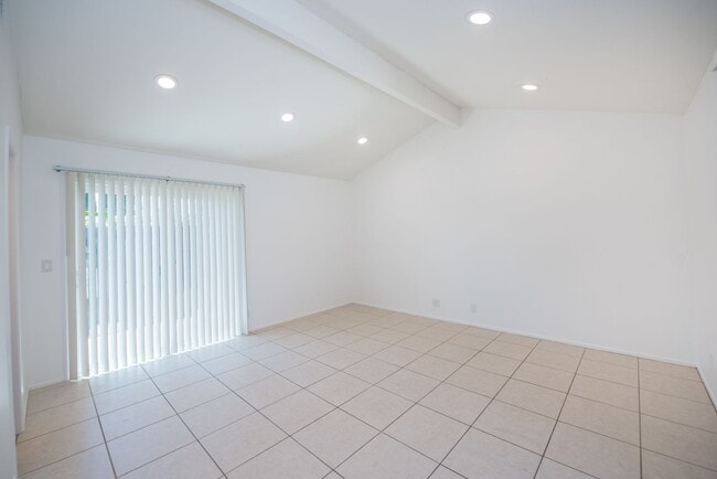 Building Photo - Spacious 4 Bedroom Home in Quiet Yorba Linda Neighborhood