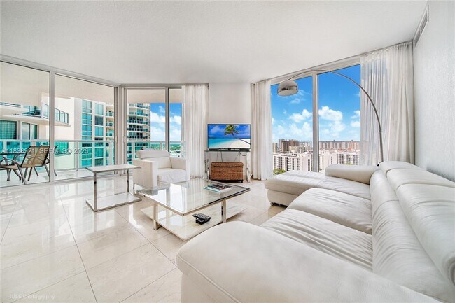 Building Photo - 150 Sunny Isles Blvd