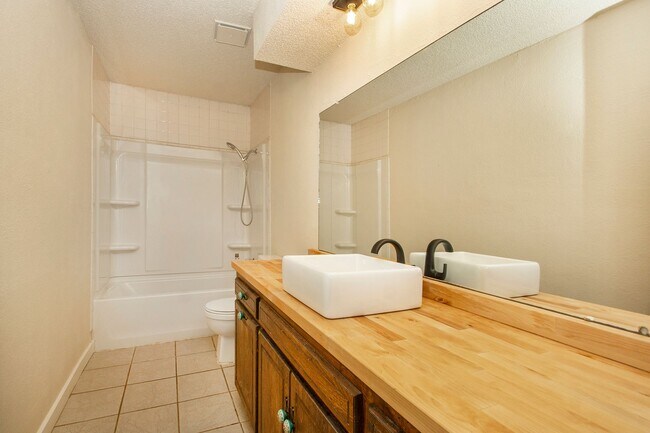 Building Photo - House for Lease in Denison Area - 3/2/2