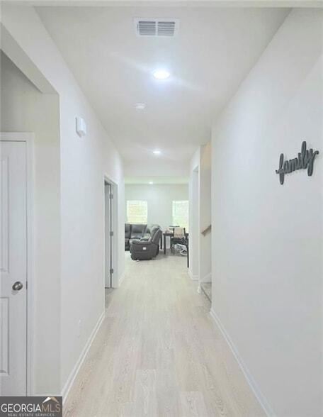 Building Photo - 327 Vly Oak Dr