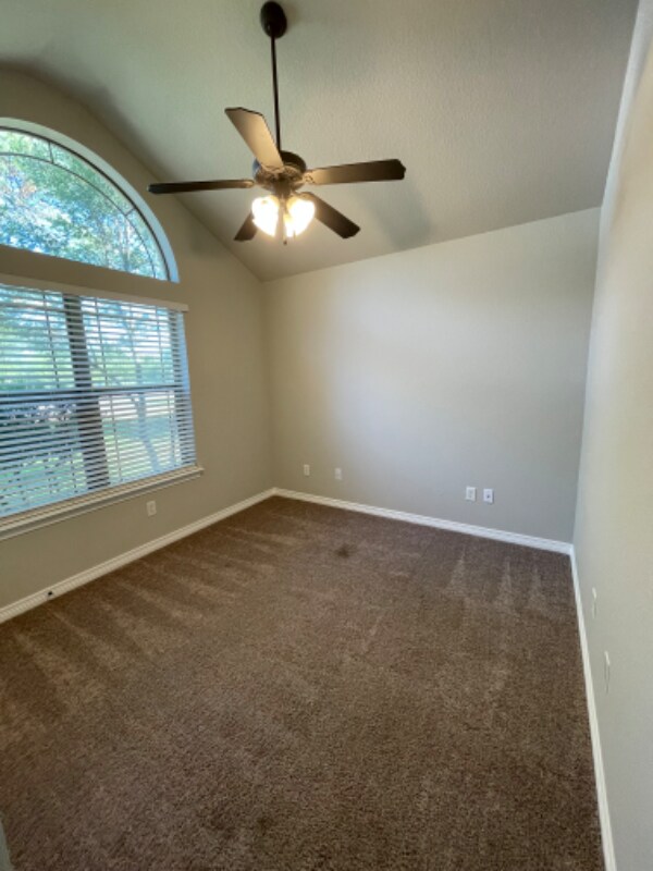 Building Photo - 217 Hilltop Dr