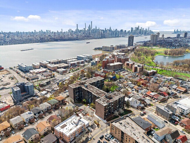 Building Photo - 9060 Palisade Ave