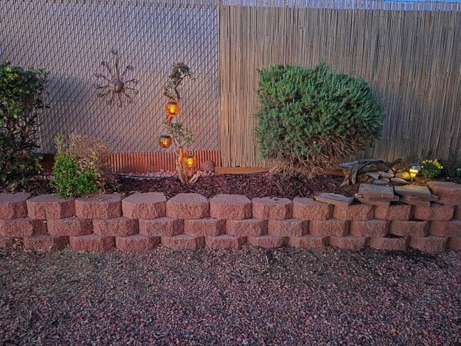 Building Photo - 1200 Glen Canyon Dr
