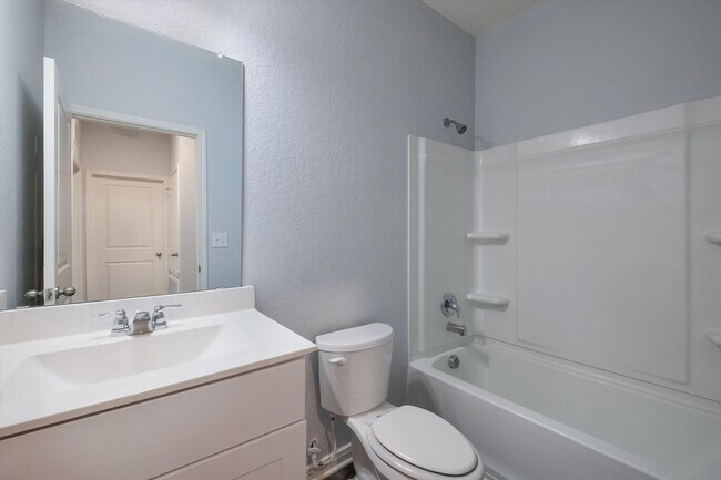 Building Photo - *MOVE IN SPECIAL ONE MONTH FREE*