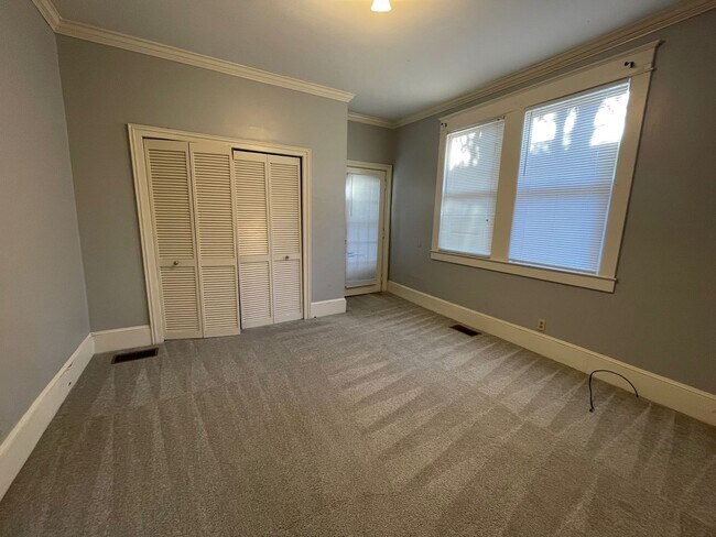 Building Photo - 302 S Edisto Ave