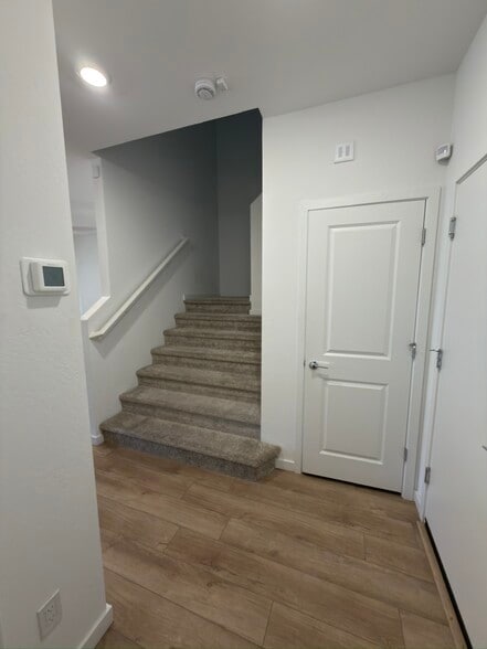 Building Photo - 4570 S Renaissance Dr