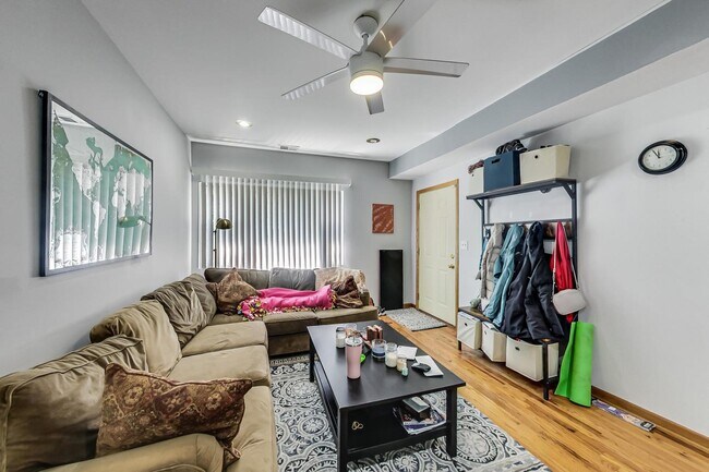 Building Photo - 1452 W Cortez St