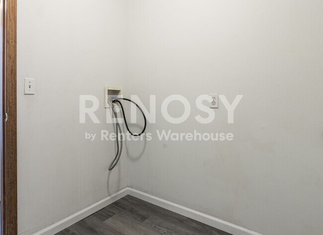 Building Photo - Cute 3 Bed, 2 full bath Townhome in Liberty