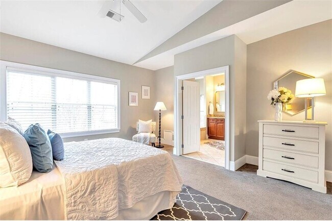 Building Photo - 5408 Glenridge Cove NE