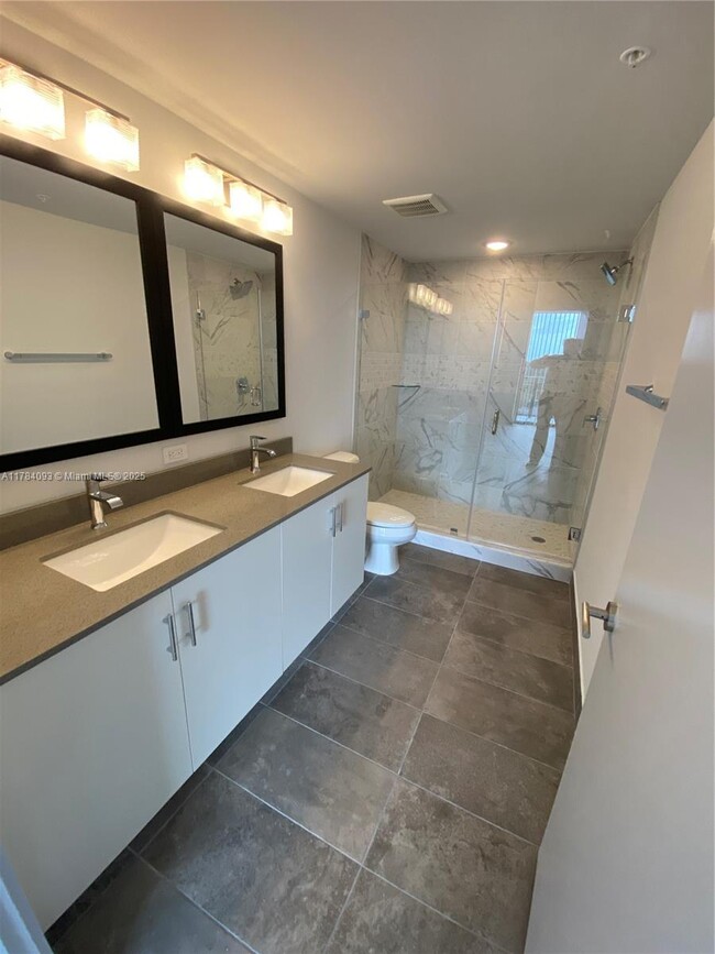 Building Photo - 9000 Ramblewood Dr