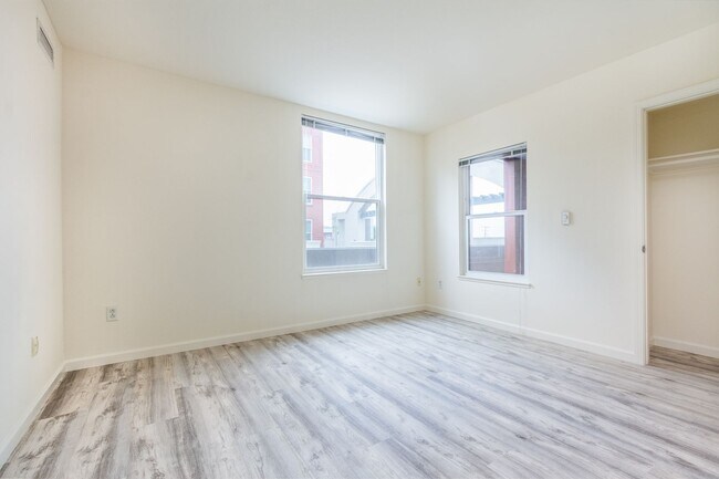 Building Photo - Spacious Ingleside Heights Condo w/ Private Patio & Parking!