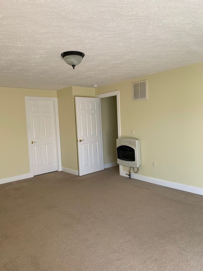 Building Photo - 330 Pin Oak Dr NW