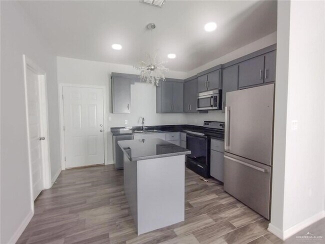 Building Photo - 1001 N Maryland St