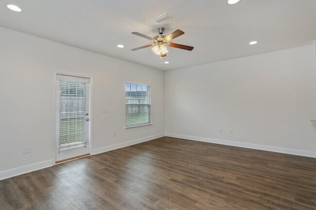 Building Photo - 173 Iron Horse Dr E