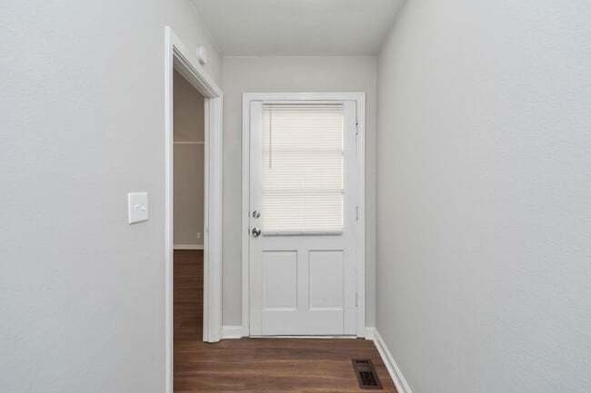 Building Photo - Comfort & Convenience in Northport – 4BR H...
