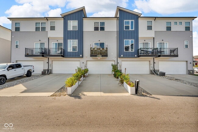 Building Photo - 315 Steeples Blvd