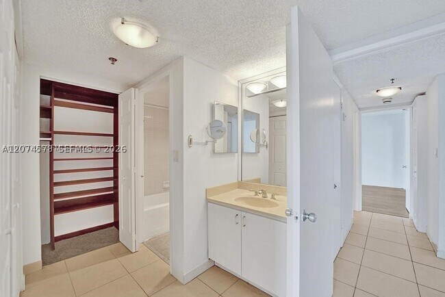 Building Photo - 20505 E Country Club Dr