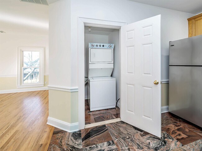 Building Photo - 26 Summit Ave