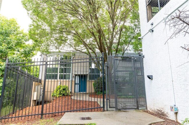 Building Photo - 400 Village Pkwy