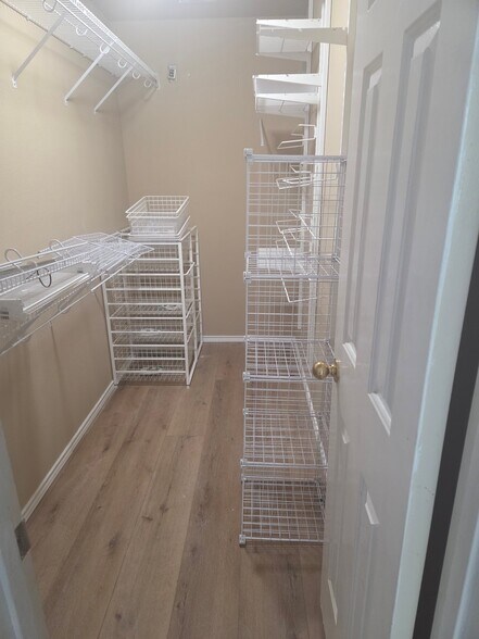 Building Photo - 8826 Fernbrook