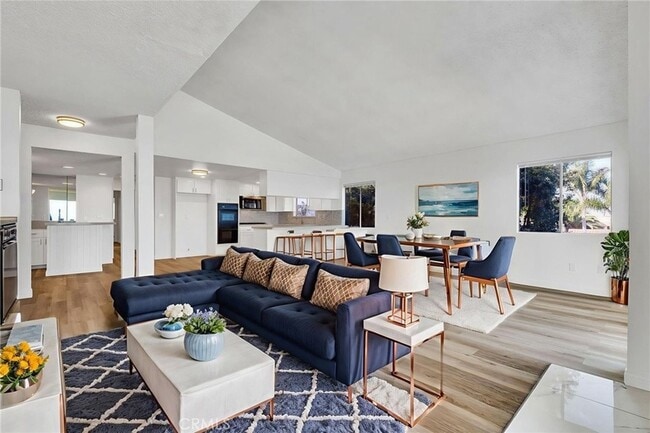 Building Photo - 3935 Bluff Pl