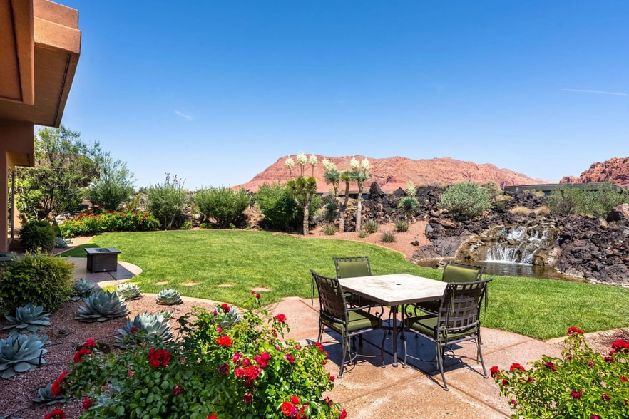 Expansive Lawn Surrounded by Ancient Lava Flow - 1500 E Split Rock Dr