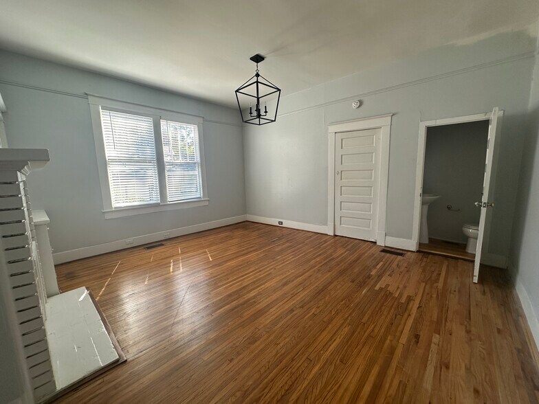 dining room - 262 Roper St