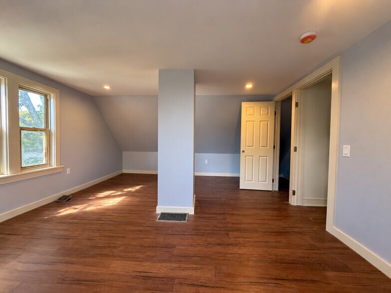 Building Photo - 149 Bussey St