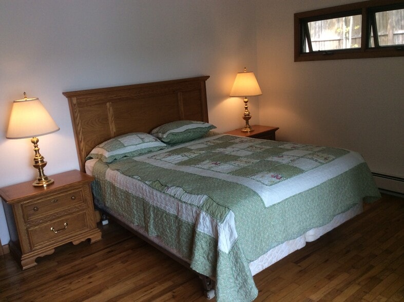 Building Photo - 126 W Shore Dr