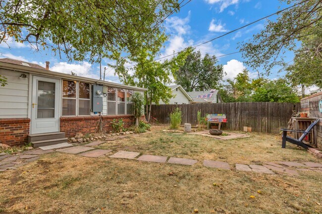 Building Photo - Boulder Ranch Style Home Available Now