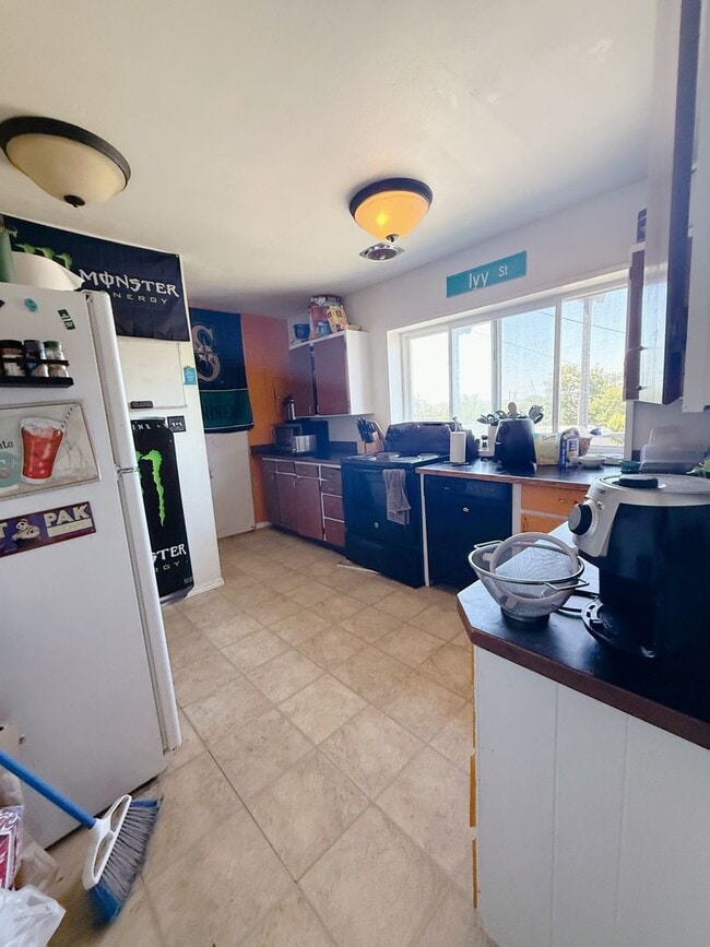 Building Photo - 1/2 OFF FIRST MONTH RENT - Available NOW