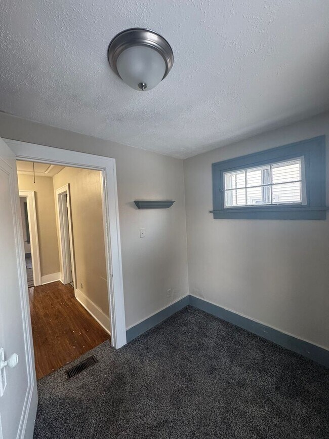 Building Photo - 1720 Barrows St