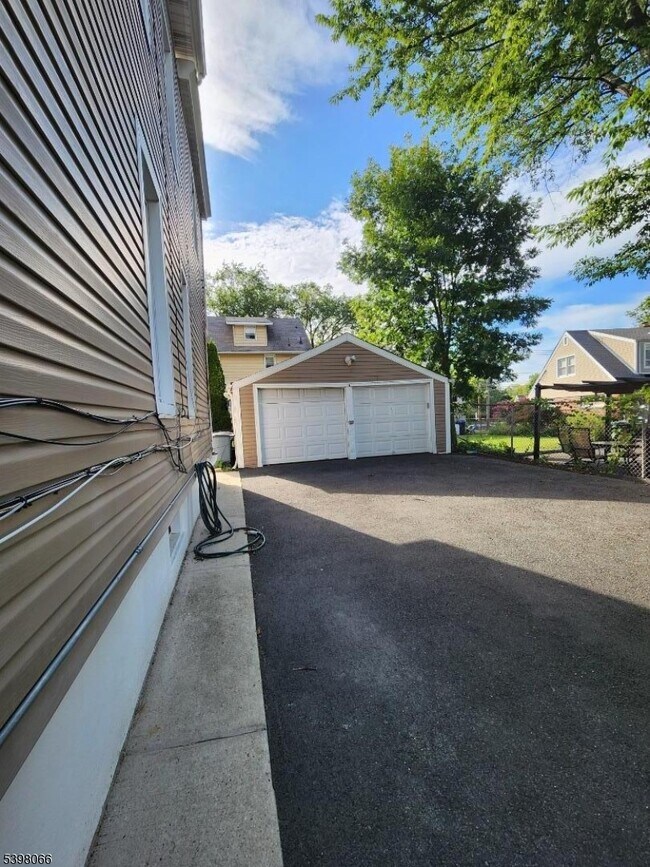 Building Photo - 10 Westcott St