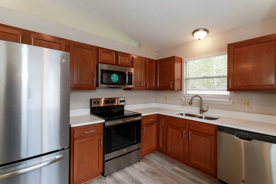 Building Photo - 8228 Honeysuckle Ln