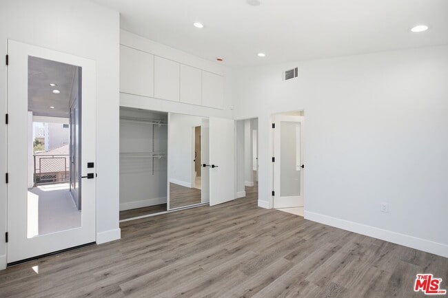 Building Photo - 11611 Burbank Blvd